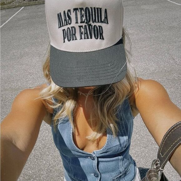 NWOT Black and White Trucker Hat One Size Fits All - Picture 3 of 3